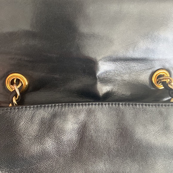 Chanel Vintage Lambskin Stitched CC Logo Small Crossbody Chain Flap Bag - Picture 16 of 17